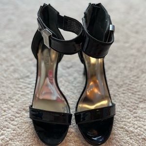 Women’s 7.5 Jennifer Lopez black high heels